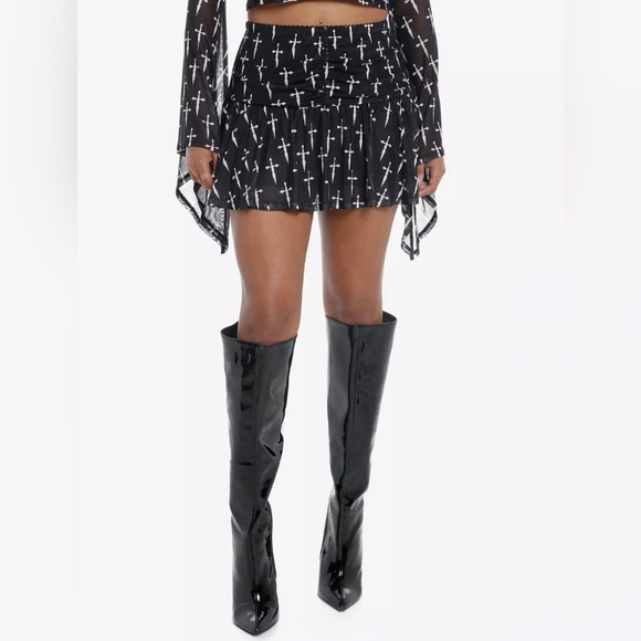 Dresses & Skirts - Social Collision Black Dagger Ruched Mini Skirt